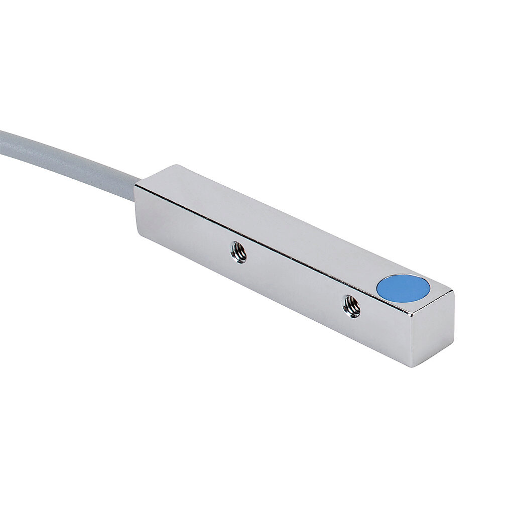 DW-AD-509-C8-390 - Contrinex inductive proximity sensor, rectangular, 8 x 8 x 50mm body, chrome-plated brass housing, 0-10 VDC analog output, 4mm sensing distance, semi-flush, IP67, pigtail.