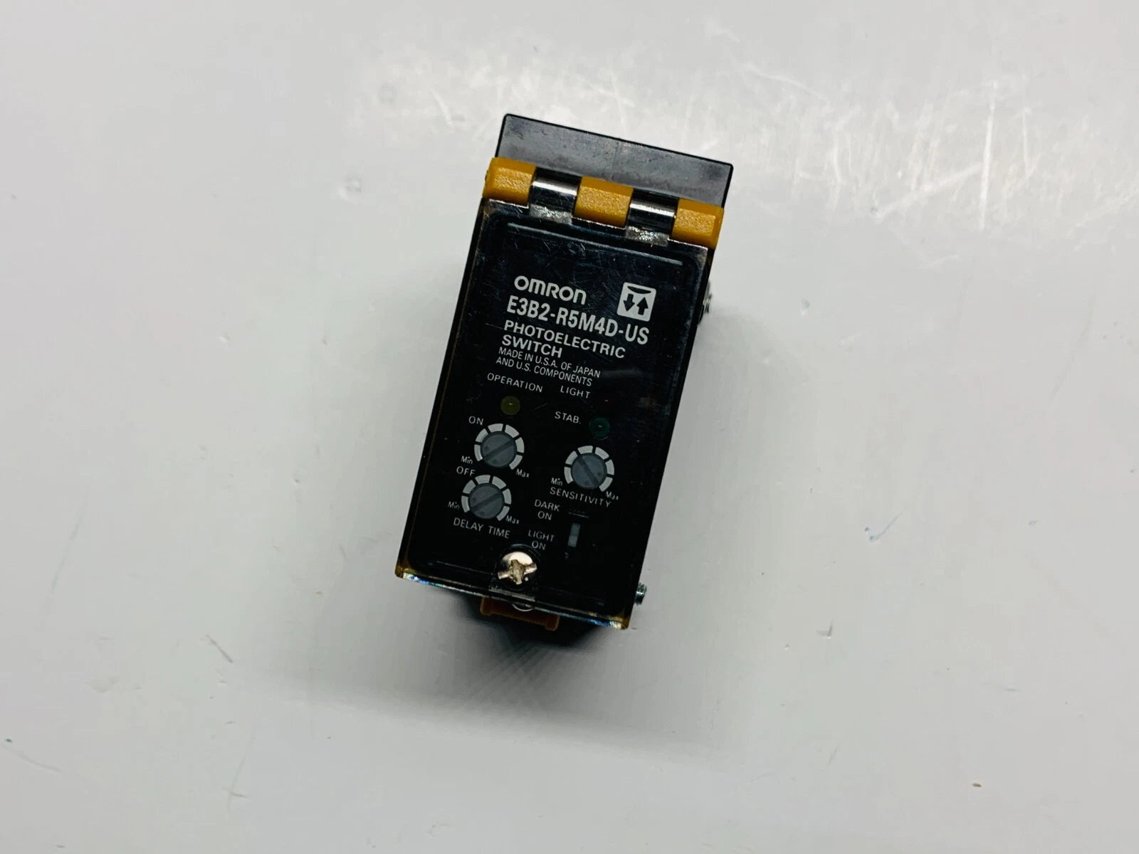 Omron E3B2-R5M4D-US | Omron Photoelectric Switch with Timer Function