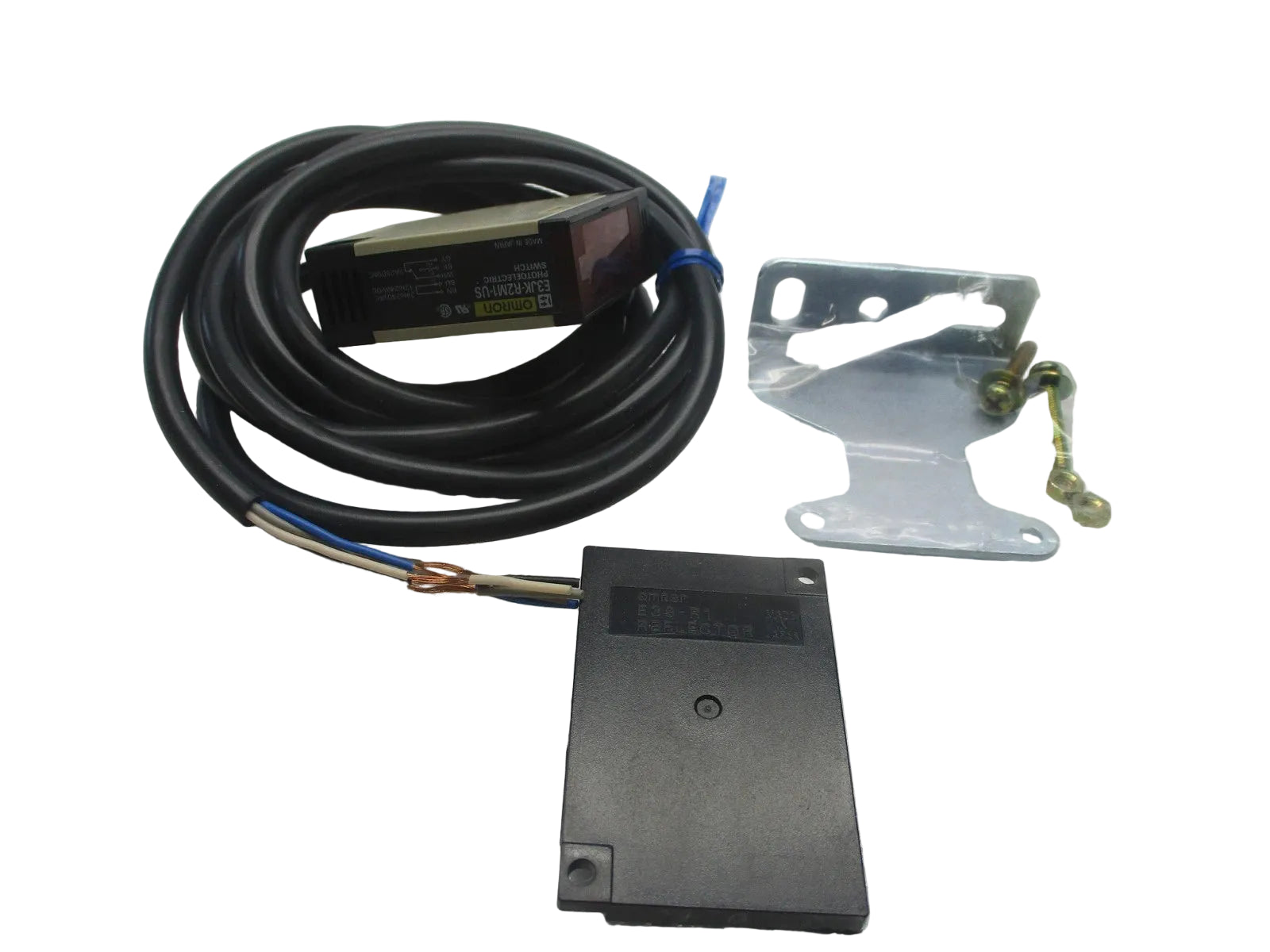 Omron E3JK-R2M1-US | Omron 24–240VAC Polarized Retro Photoelectric Switch
