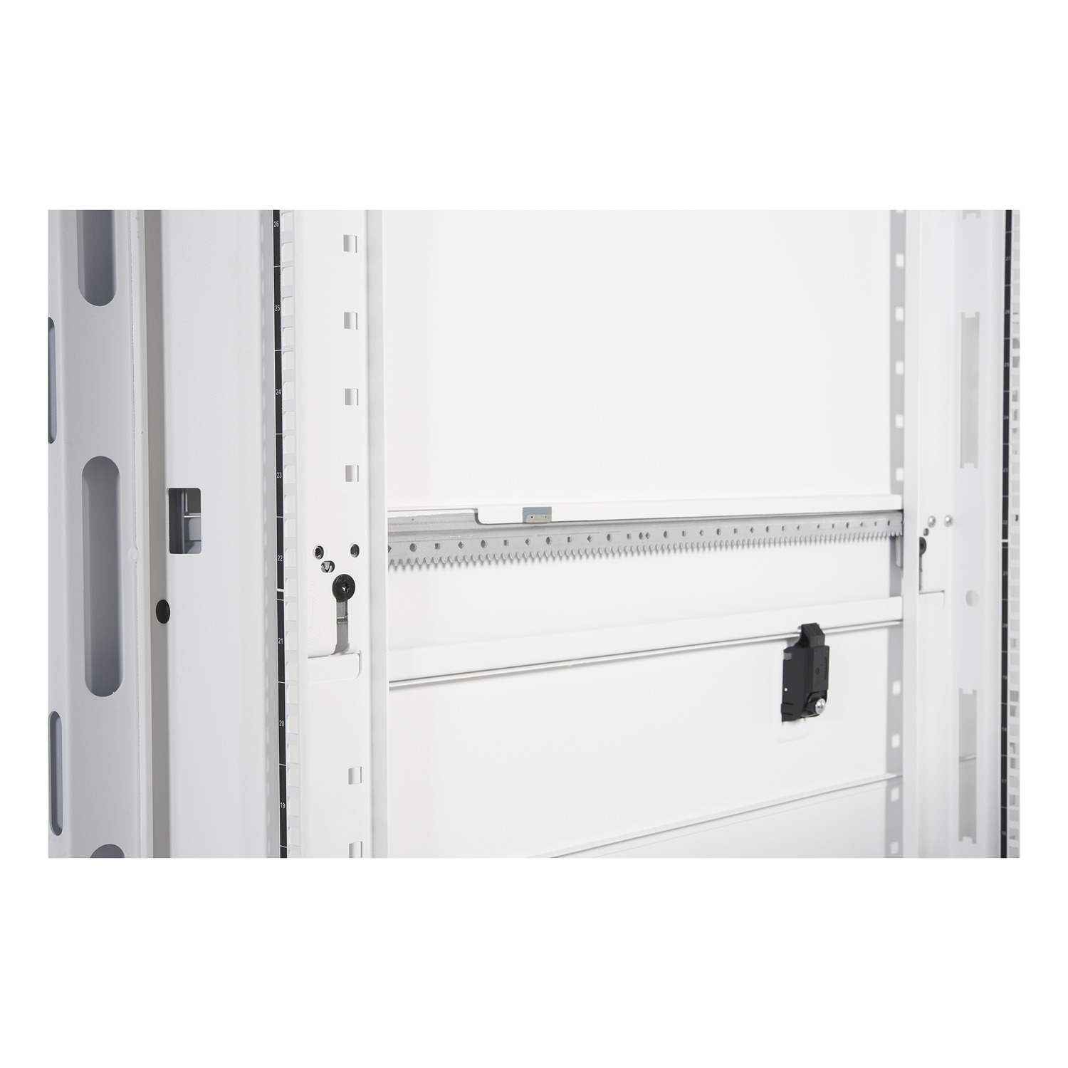AR3105W - APC NetShelter SX, Server Rack Enclosure, 45U, White, 2124H x 600W x 1070D mm [TAA]